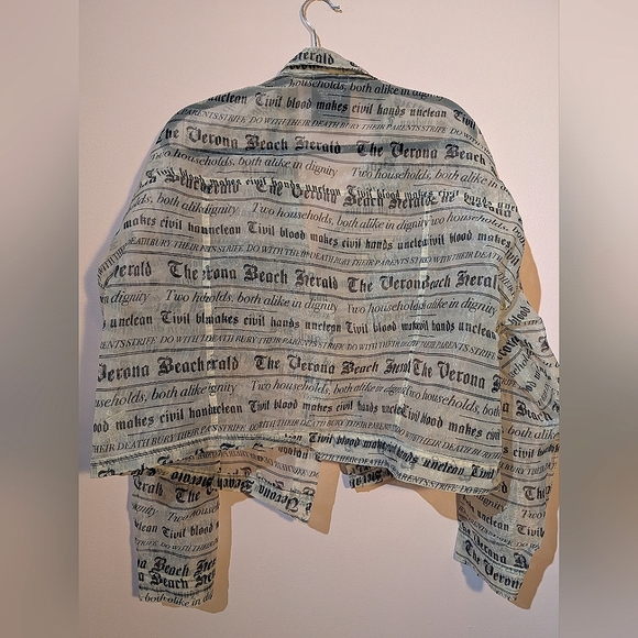 Romeo and Juliet script shirt - Picture 3 of 3